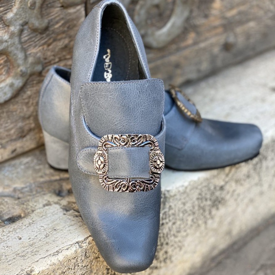 أحذية تنكرية للرجال والنساء، أ - مراجعة Men'S Shoes Louis Vuitton وسعره